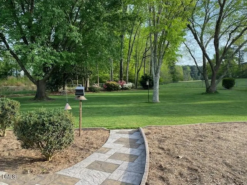 2020 Queen Charlotte Place Raleigh NC 27610