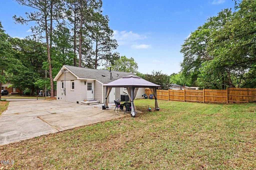 824 Carlisle Street Raleigh NC 27610