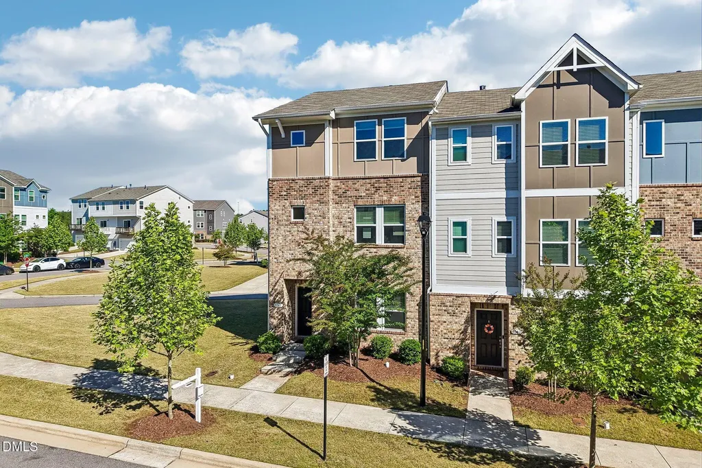 1041 Salt Glaze Lane Cary NC 27519