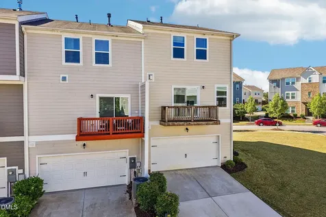 1041 Salt Glaze Lane Cary NC 27519