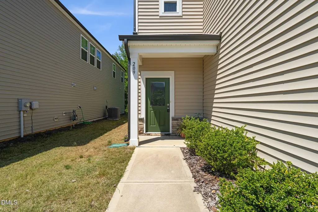 209 Wilbur Lake Drive Fuquay Varina NC 27526