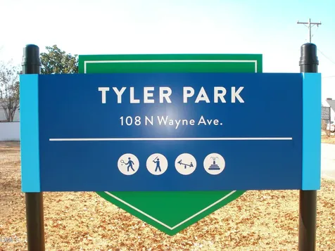 202 N Wayne Avenue Dunn NC 28334