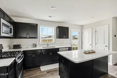 1476 Burgundy Bluff Lane Zebulon NC 27597