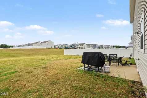 1476 Burgundy Bluff Lane Zebulon NC 27597