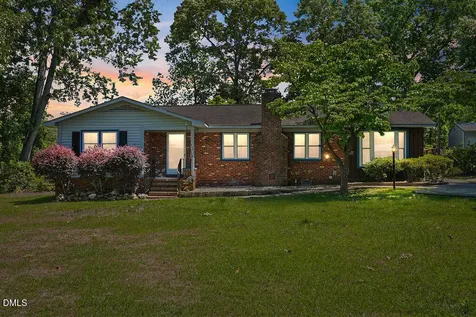 646 Pleasant Loop Fayetteville NC 28311