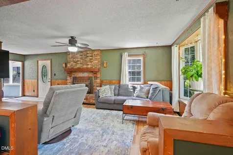 646 Pleasant Loop Fayetteville NC 28311