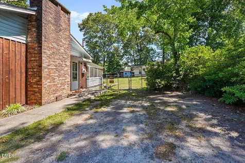 646 Pleasant Loop Fayetteville NC 28311
