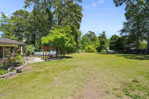 646 Pleasant Loop Fayetteville NC 28311