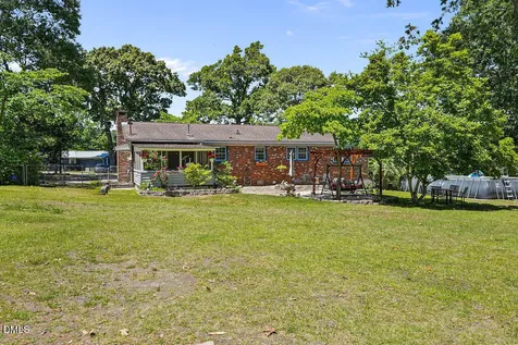 646 Pleasant Loop Fayetteville NC 28311