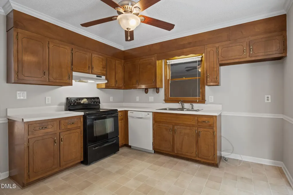 140 Rollingwood Drive Dunn NC 28334