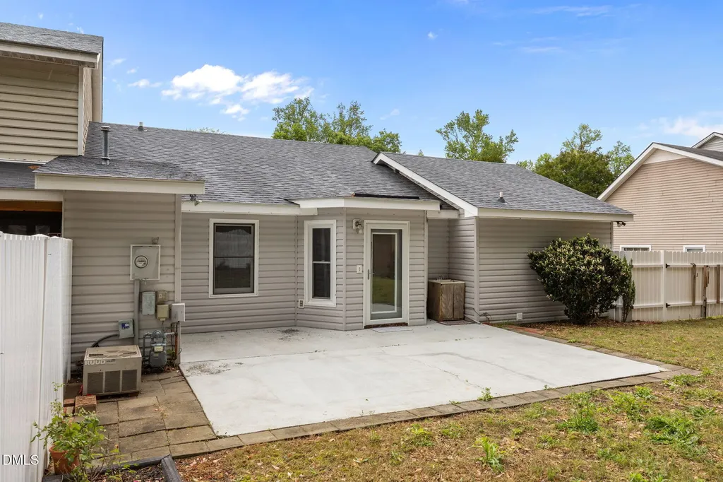140 Rollingwood Drive Dunn NC 28334