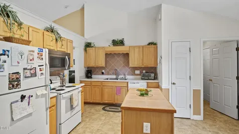 670 Huntingdon Street Elon NC 27244