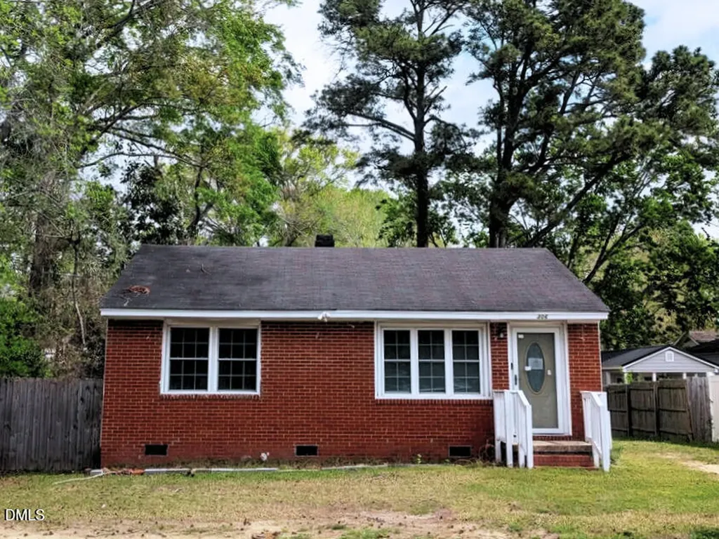 306 W Duke Street Dunn NC 28334