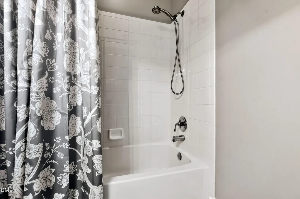 3920 Essex Garden Lane Raleigh NC 27612