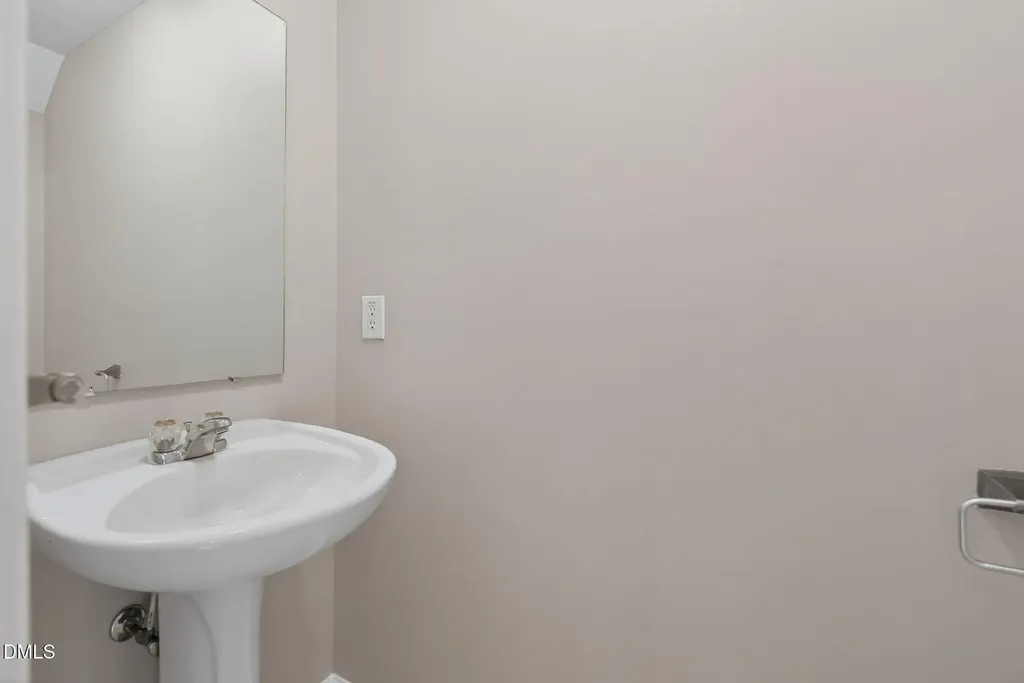 1008 Antside Court Raleigh NC 27610