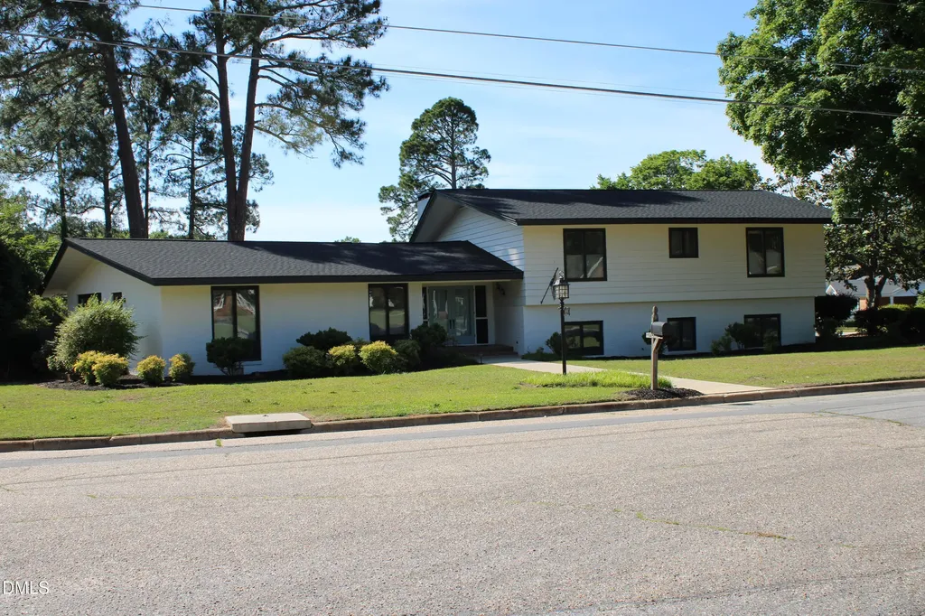 1607 Lakeshore Drive Dunn NC 28334