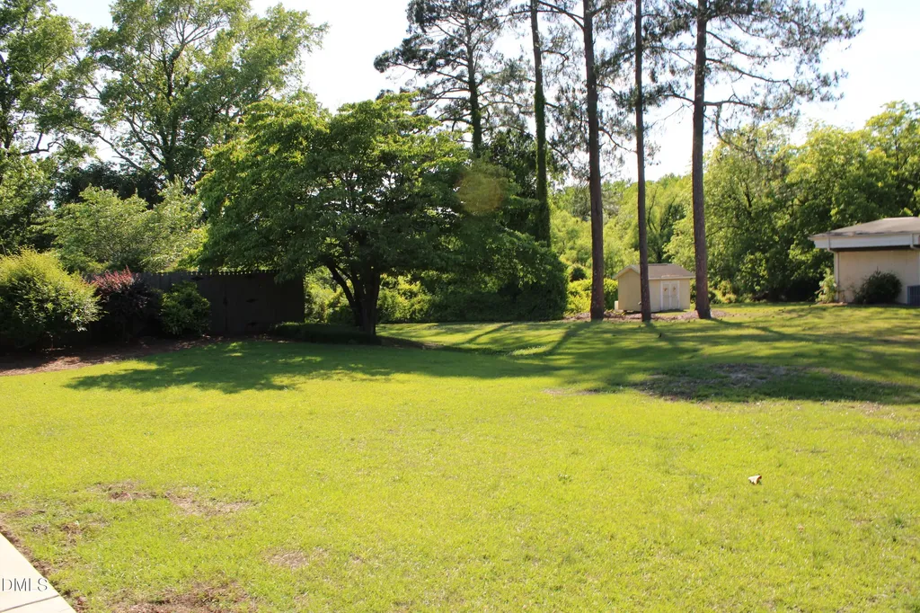 1607 Lakeshore Drive Dunn NC 28334