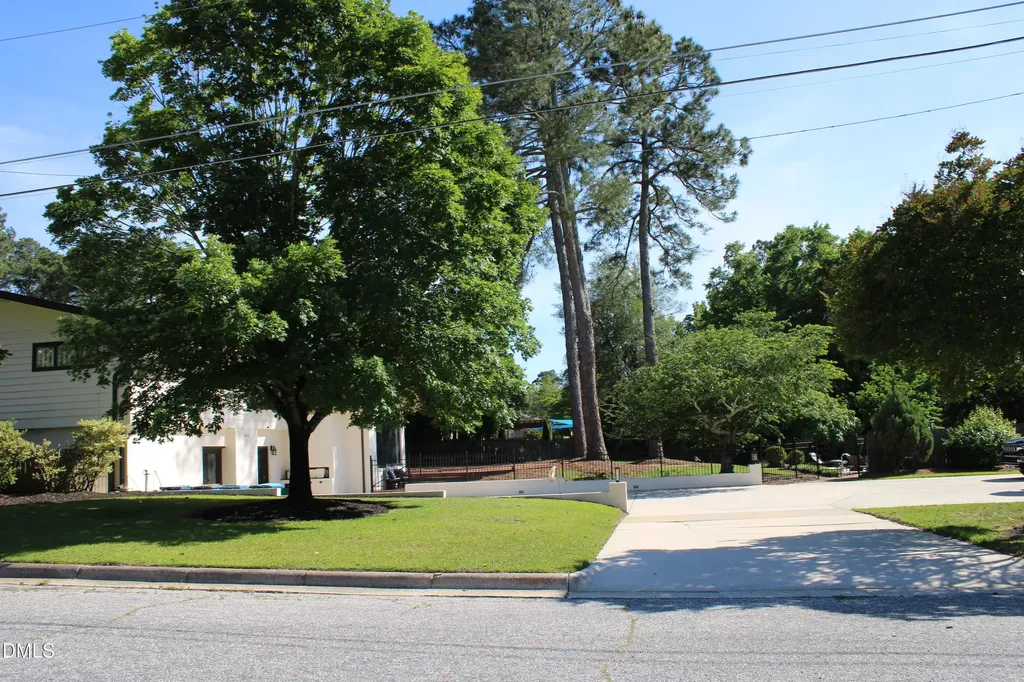 1607 Lakeshore Drive Dunn NC 28334