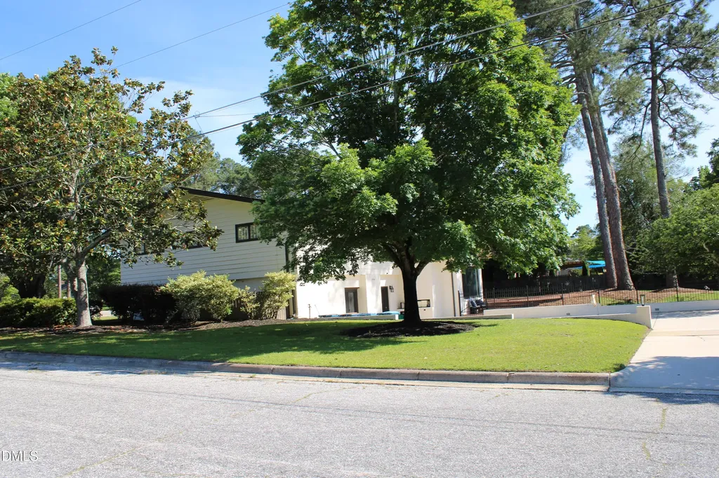 1607 Lakeshore Drive Dunn NC 28334