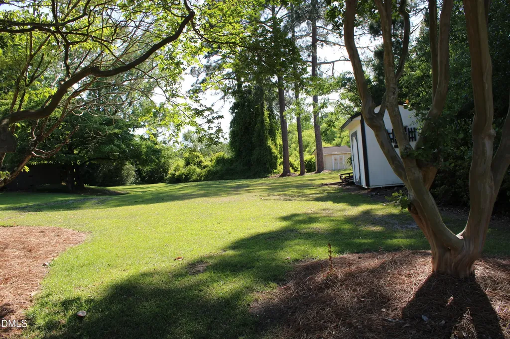 1607 Lakeshore Drive Dunn NC 28334