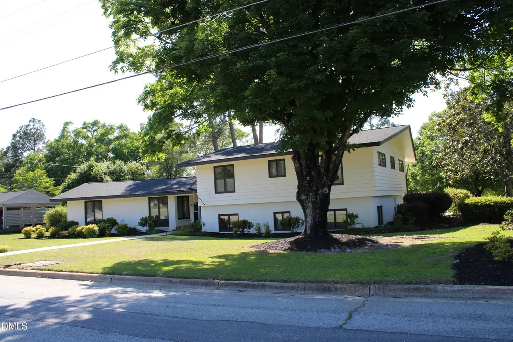 1607 Lakeshore Drive Dunn NC 28334