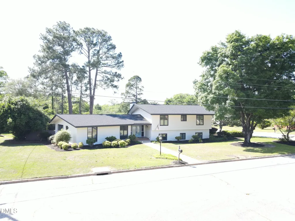 1607 Lakeshore Drive Dunn NC 28334