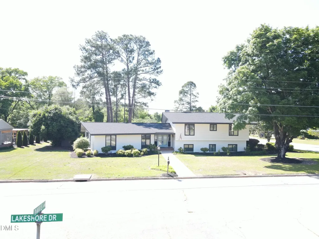 1607 Lakeshore Drive Dunn NC 28334