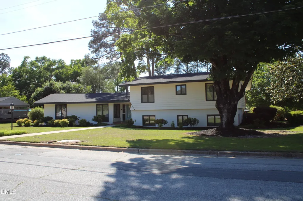 1607 Lakeshore Drive Dunn NC 28334