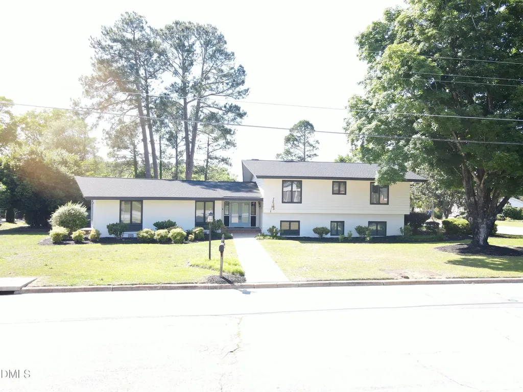 1607 Lakeshore Drive Dunn NC 28334