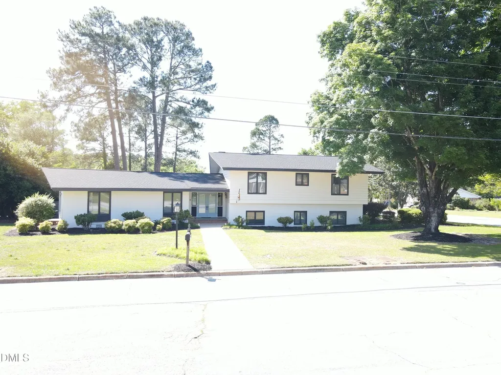 1607 Lakeshore Drive Dunn NC 28334