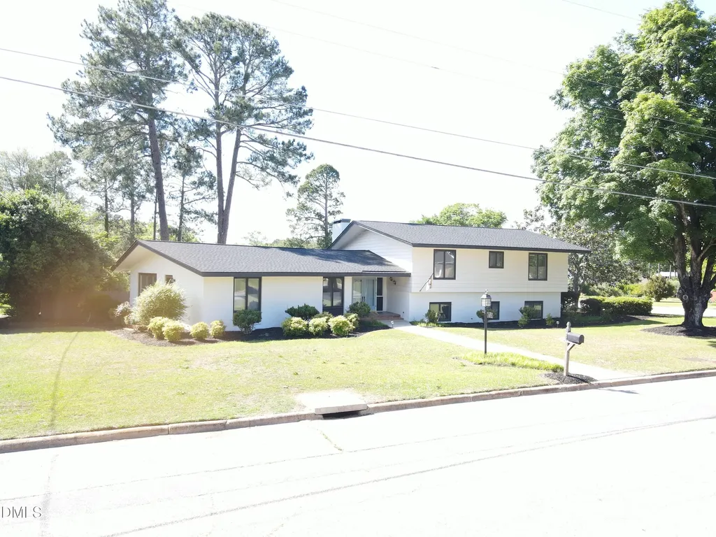 1607 Lakeshore Drive Dunn NC 28334