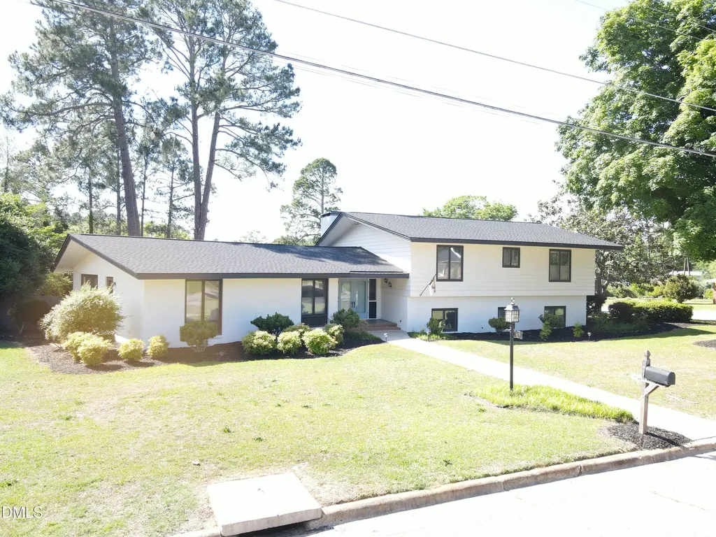 1607 Lakeshore Drive Dunn NC 28334
