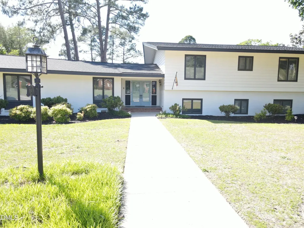 1607 Lakeshore Drive Dunn NC 28334