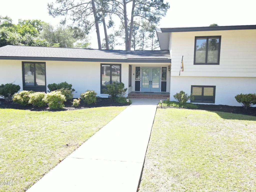 1607 Lakeshore Drive Dunn NC 28334