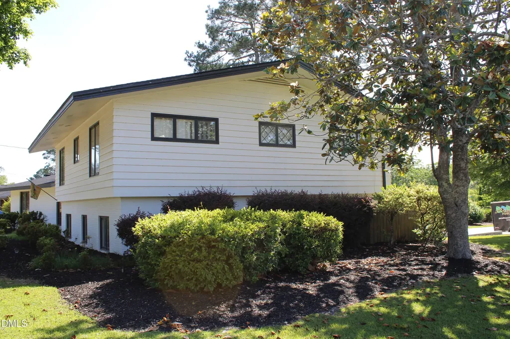 1607 Lakeshore Drive Dunn NC 28334
