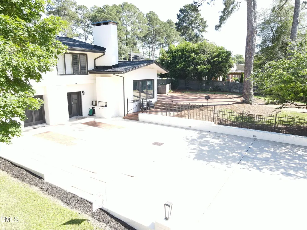 1607 Lakeshore Drive Dunn NC 28334