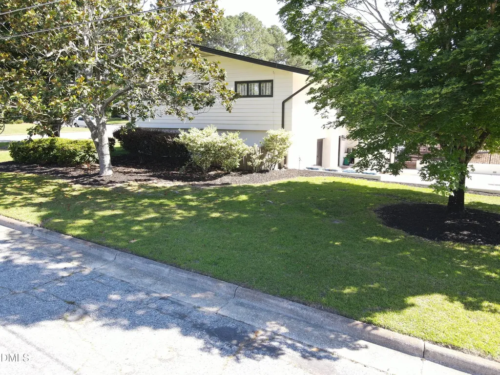 1607 Lakeshore Drive Dunn NC 28334
