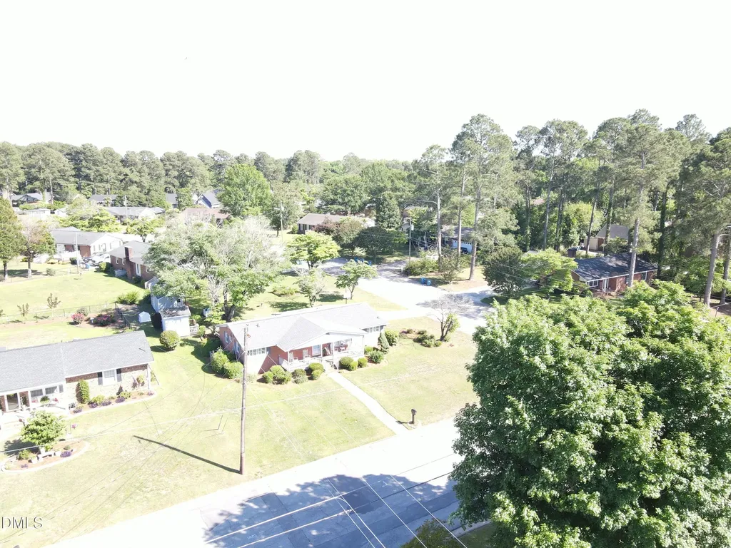 1607 Lakeshore Drive Dunn NC 28334