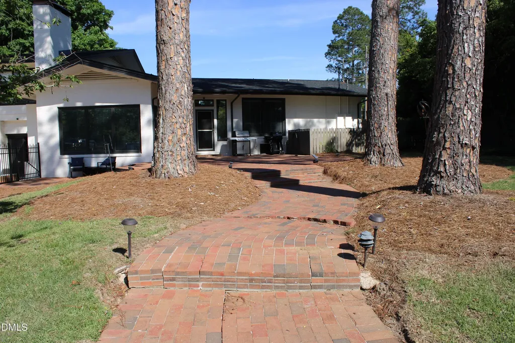 1607 Lakeshore Drive Dunn NC 28334