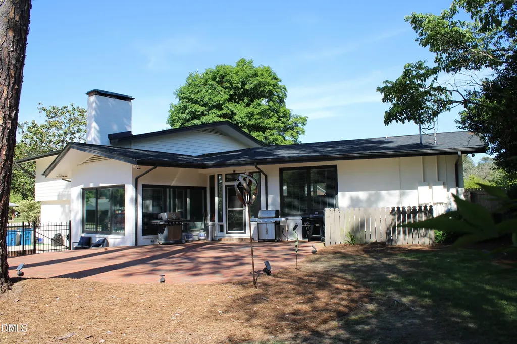 1607 Lakeshore Drive Dunn NC 28334