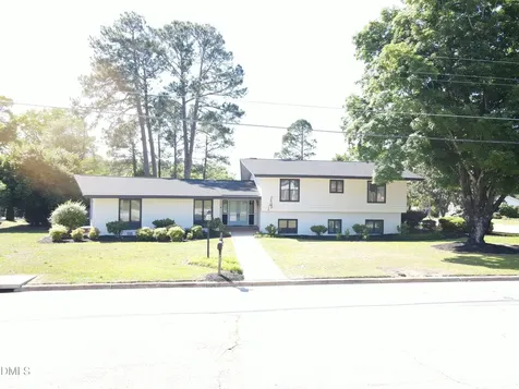 1607 Lakeshore Drive Dunn NC 28334