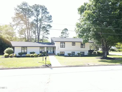 1607 Lakeshore Drive Dunn NC 28334