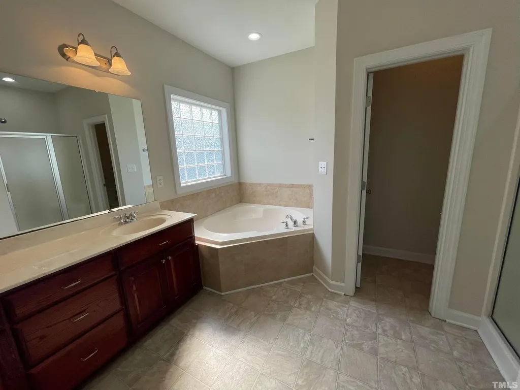 112 Worthington Court Clayton NC 27527