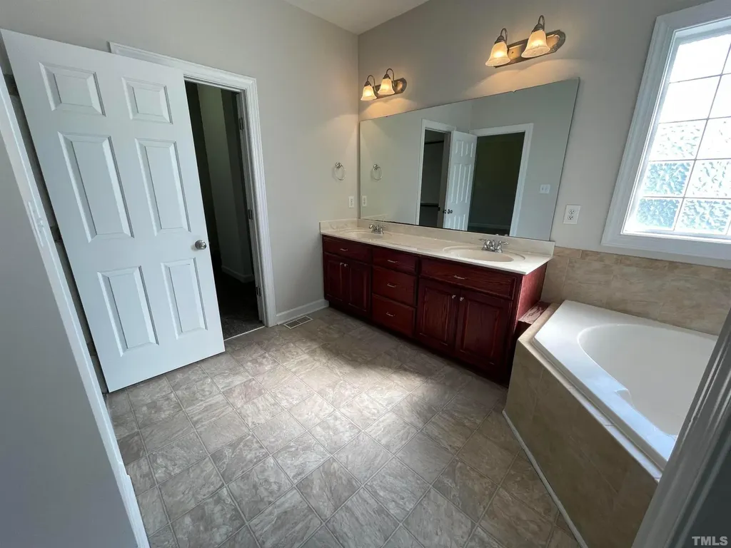 112 Worthington Court Clayton NC 27527