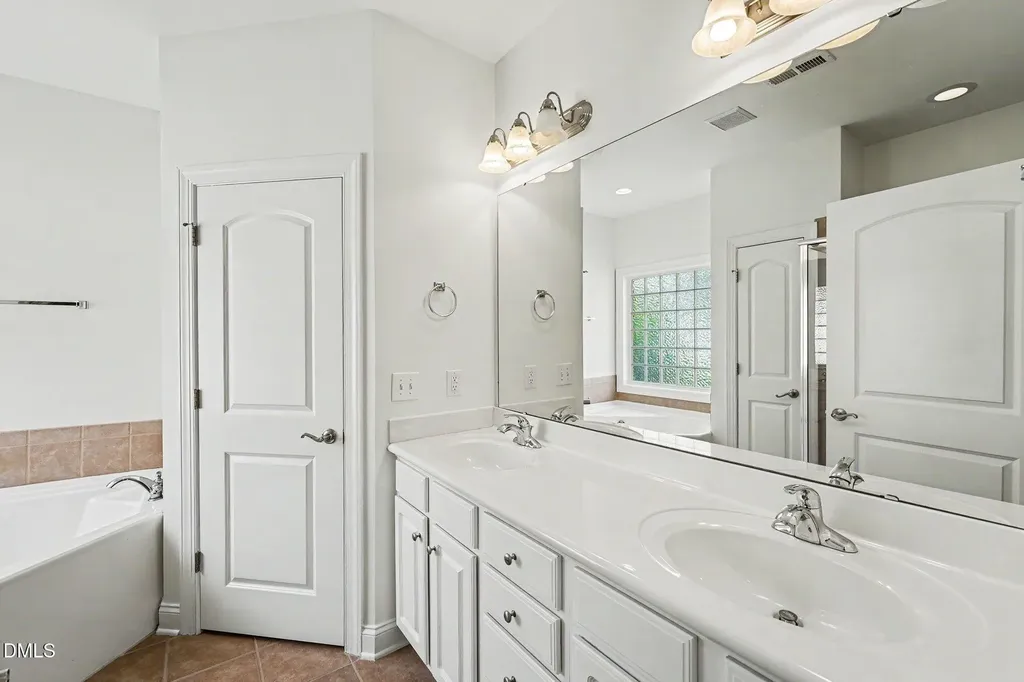 808 Canyoncreek Lane Fuquay Varina NC 27526