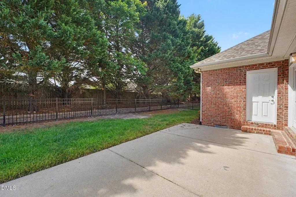 808 Canyoncreek Lane Fuquay Varina NC 27526