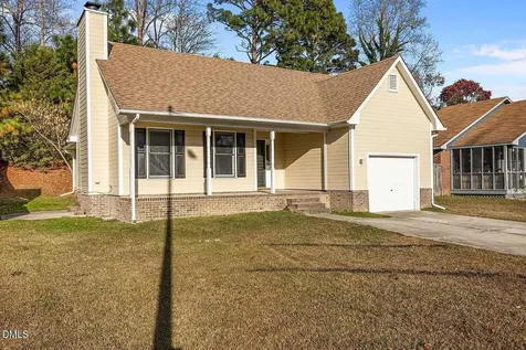 1521 Kara Court Fayetteville NC 28304