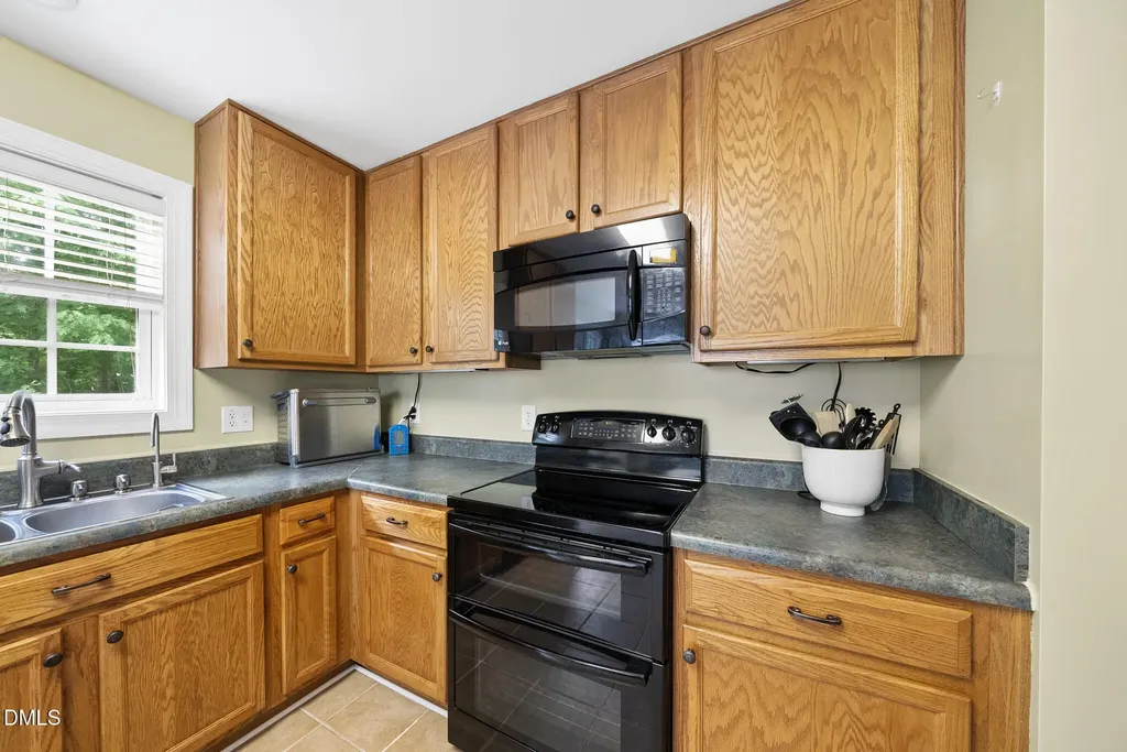 305 Holly Thorn Trace Holly Springs NC 27540