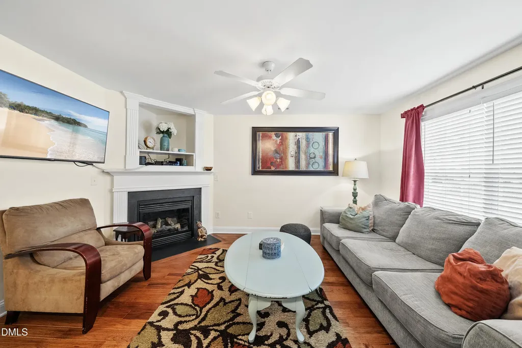 305 Holly Thorn Trace Holly Springs NC 27540