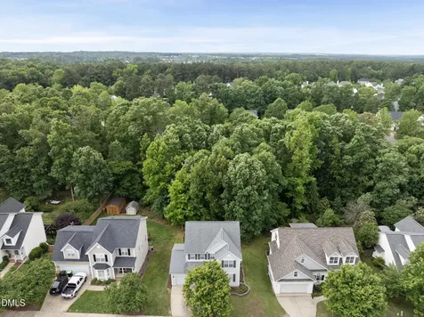 305 Holly Thorn Trace Holly Springs NC 27540